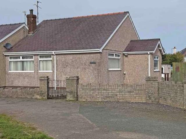 Bungalow for sale in Llanrug, Wales