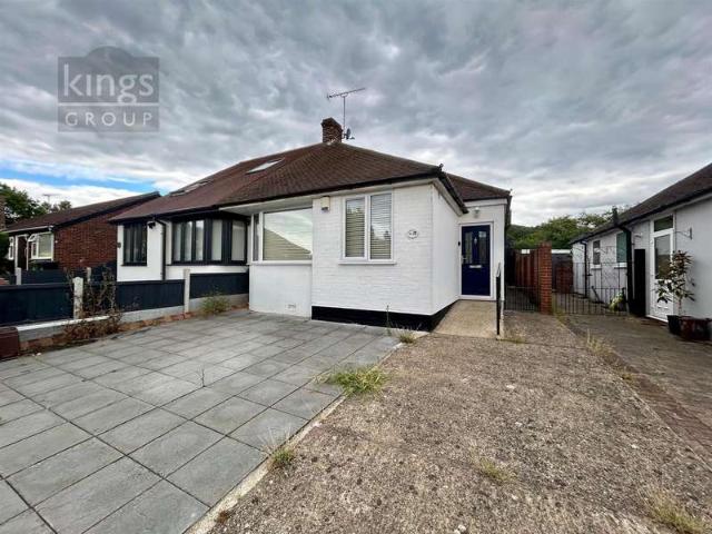 Bungalow for sale in Chingford, Greater London