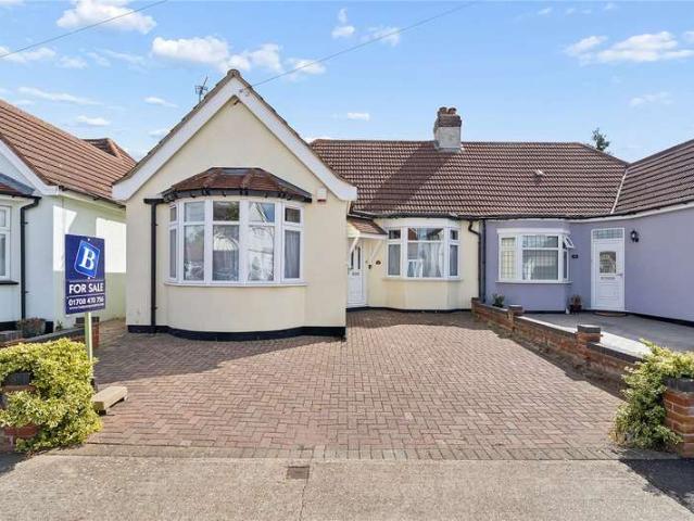 Bungalow for sale in Hornchurch, Greater London