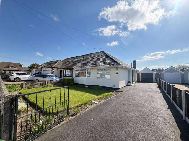 Bungalow for sale in Waddicar, Sefton