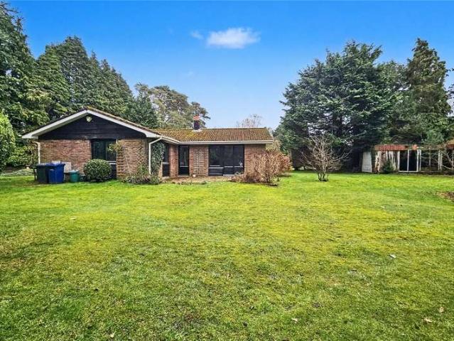 Bungalow for sale in Fole, Surrey