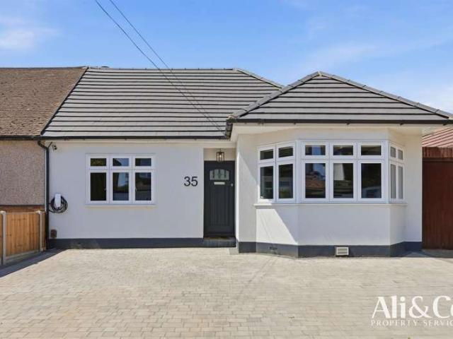 Bungalow for sale in Chadwell St Mary, Essex