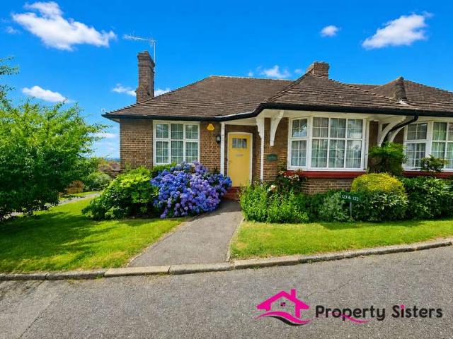 Bungalow for sale in Mill Hill, Greater London