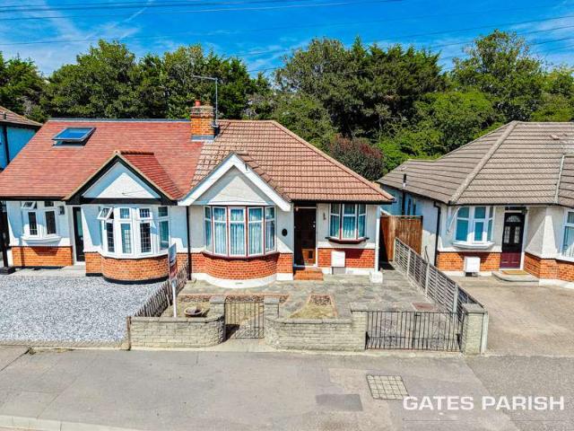 Bungalow for sale in Upminster, Greater London