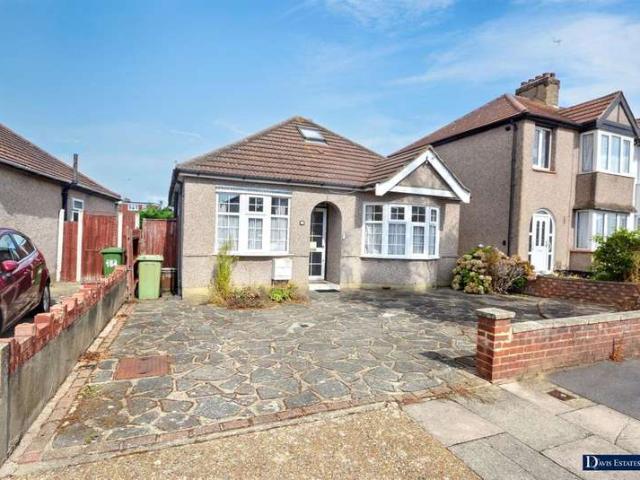 Bungalow for sale in Hornchurch, Greater London