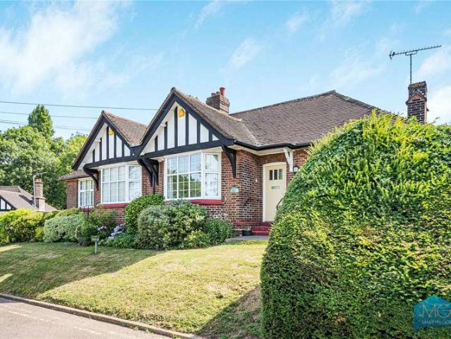 Bungalow for sale in Mill Hill, Greater London