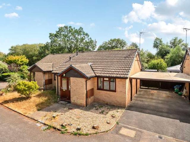Bungalow for sale in Cranleigh, Waverley