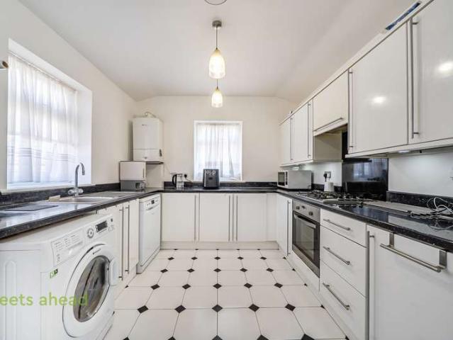 Bungalow for sale in London Borough of Croydon, Greater London