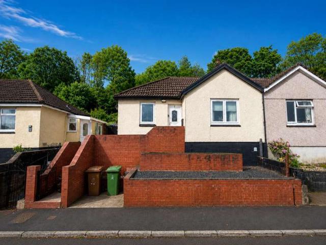 Bungalow for rent in Abertridwr, Wales