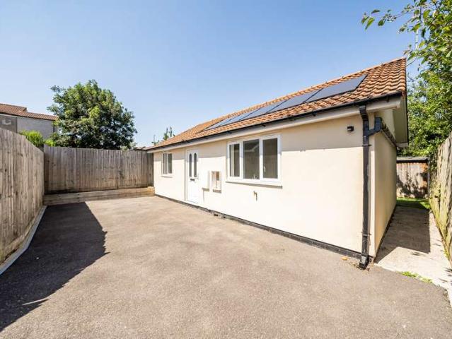 Bungalow for sale in Kingswood