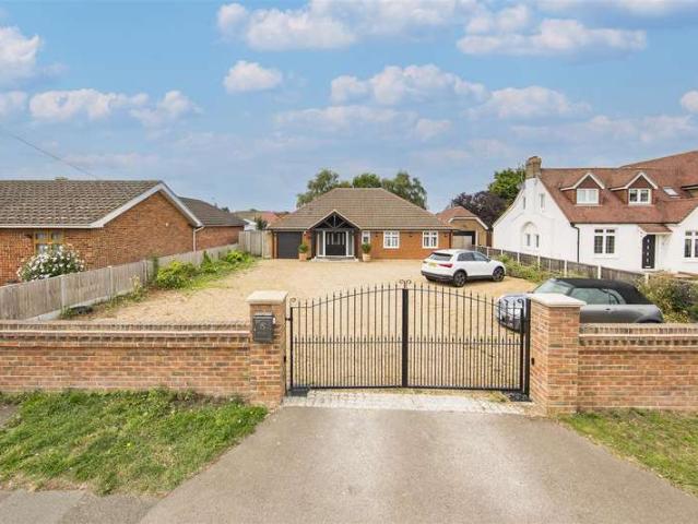 Bungalow for sale in The Butts, Kent