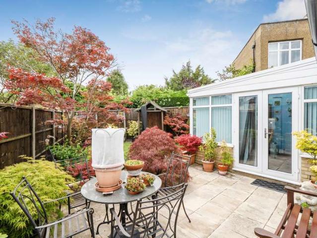 Bungalow for sale in Worcester Park, Greater London