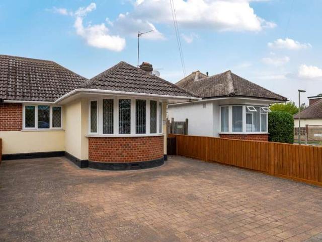 Bungalow for sale in Shepperton, Spelthorne