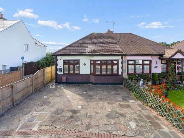 Bungalow for sale in Elm Park, Greater London