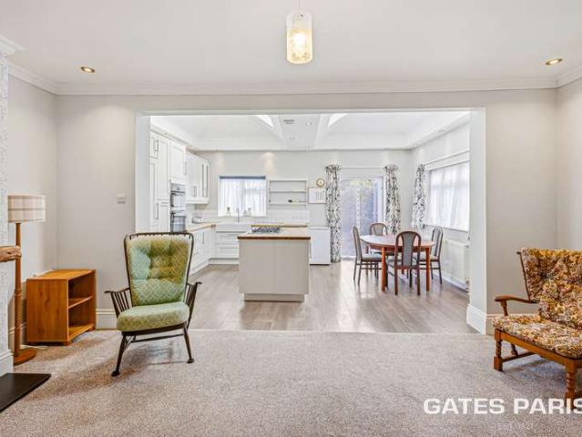 Bungalow for sale in Upminster Bridge, Greater London