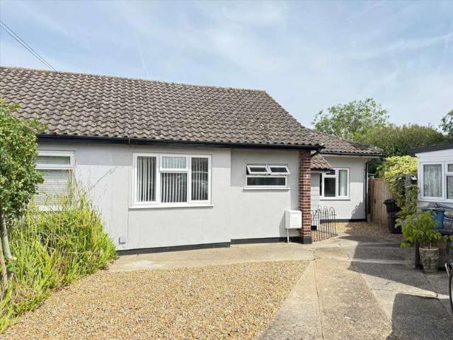 Bungalow for sale in Alton Barnes, Essex