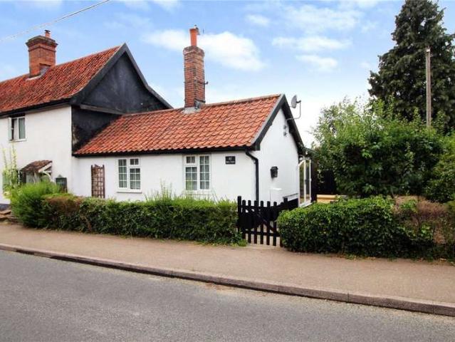Bungalow for rent in Burgh St Peter, Norfolk