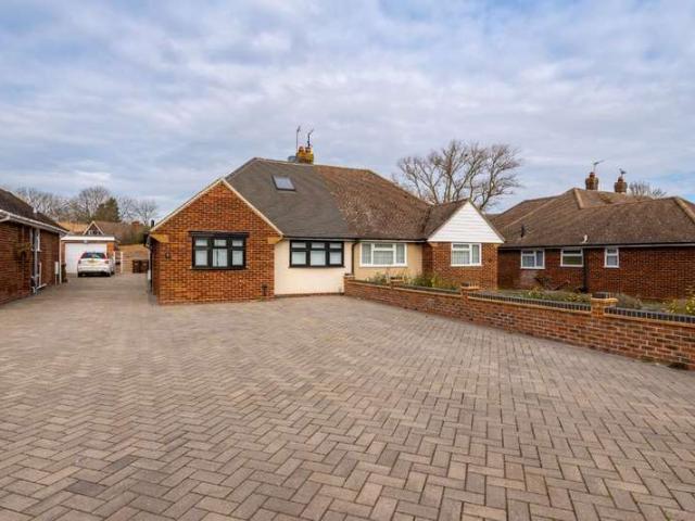 Bungalow for sale in Strood