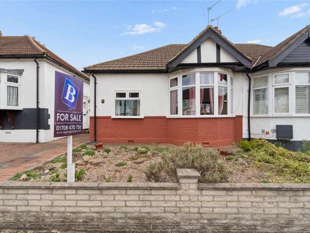 Bungalow for sale in Gidea Park, Greater London