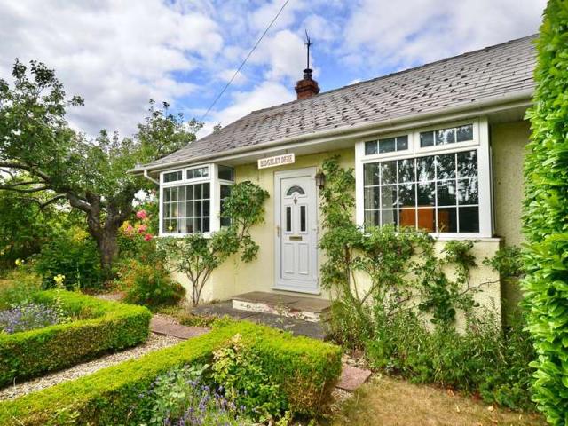 Bungalow for sale in Crookhill, Worcestershire
