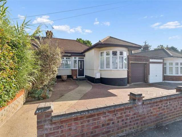 Bungalow for sale in Emerson Park, Greater London