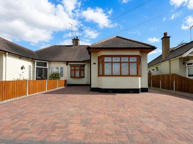 Bungalow for sale in Alton Barnes, Essex