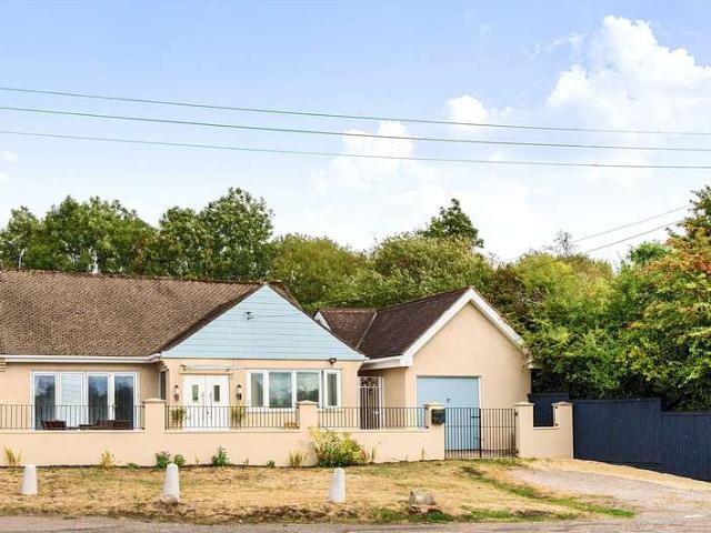 Bungalow for sale in Siston, South Gloucestershire