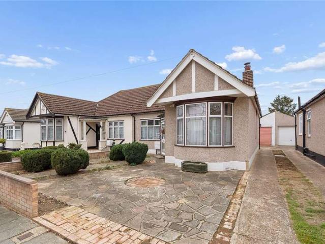 Bungalow for sale in London Borough of Havering, Greater London