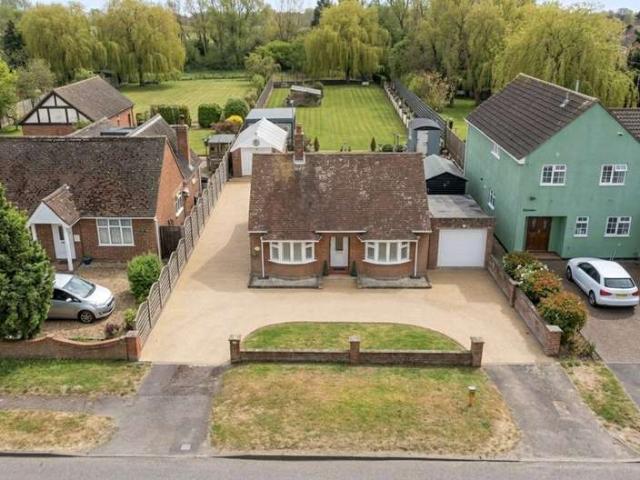 Bungalow for sale in Chipping Hill, Essex