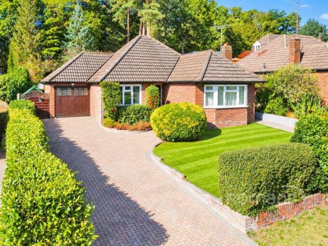 Bungalow for sale in Little Sandhurst, Sandhurst
