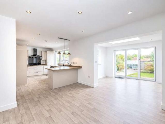 Bungalow for rent in Watford Rural, Batchworth