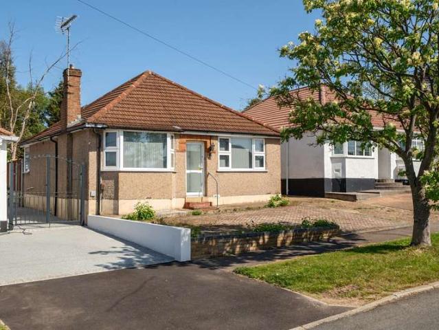 Bungalow for sale in Watford Rural, Batchworth