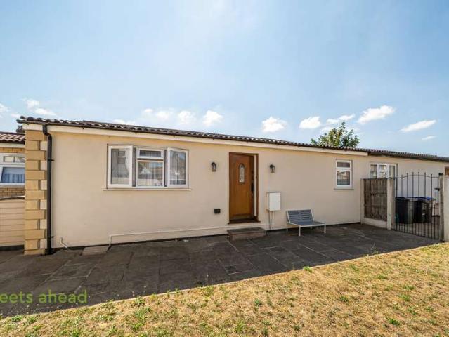 Bungalow for sale in London Borough of Croydon, Greater London