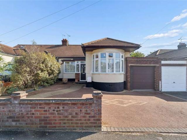 Bungalow for sale in Emerson Park, Greater London