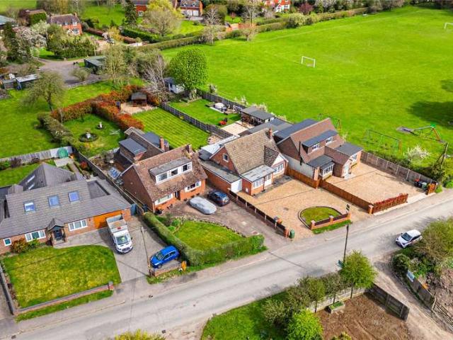 Bungalow for sale in Eaton Bray, Bedfordshire