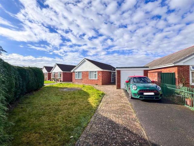 Bungalow for sale in Worle, Weston-super-mare