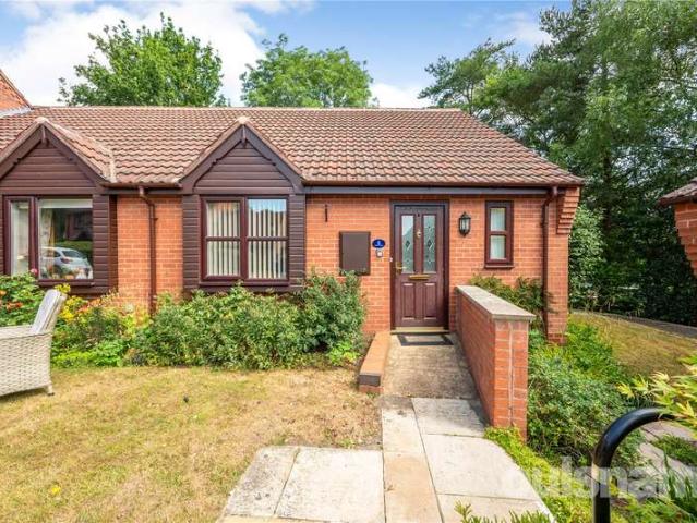 Bungalow for sale in Bromsgrove, Worcestershire