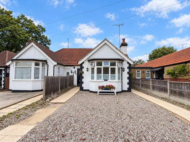 Bungalow for sale in Alton Barnes, Essex