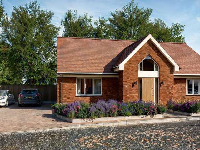 Bungalow for sale in Alderminster, Warwickshire