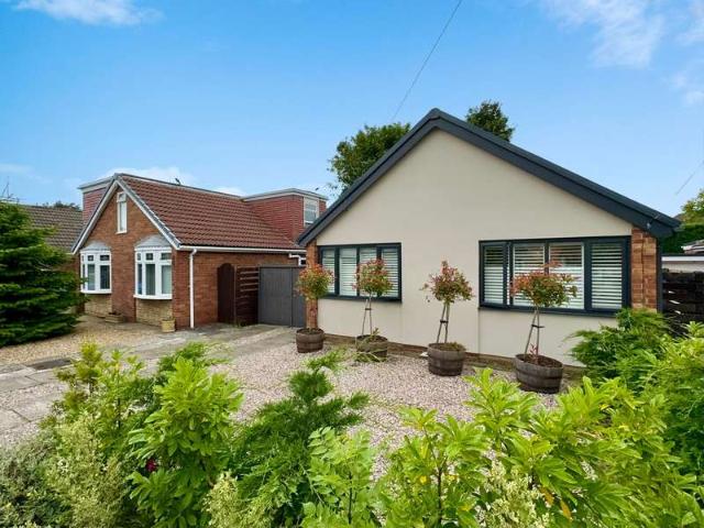 Bungalow for rent in Formby, Sefton