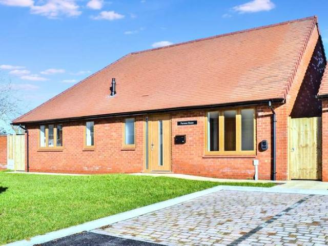 Bungalow for sale in Crookhill, Worcestershire