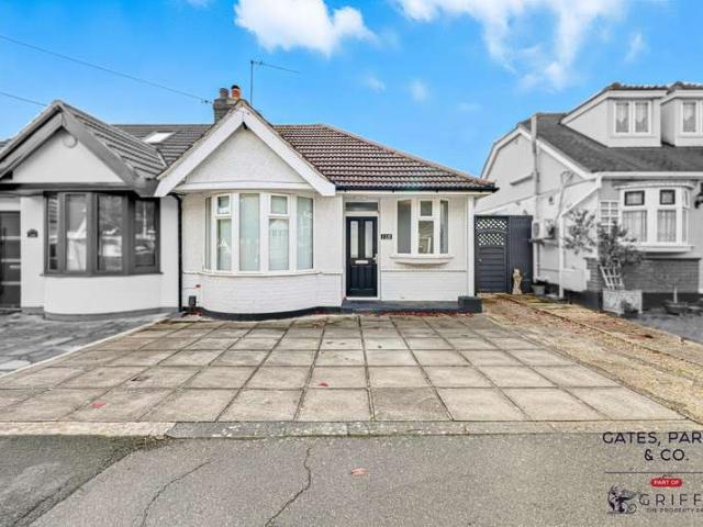 Bungalow for sale in London Borough of Havering, Greater London