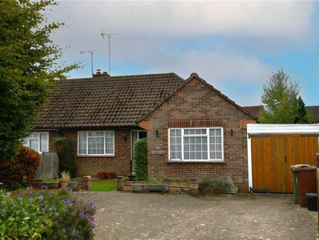 Bungalow for sale in Martin's Heron, Winkfield