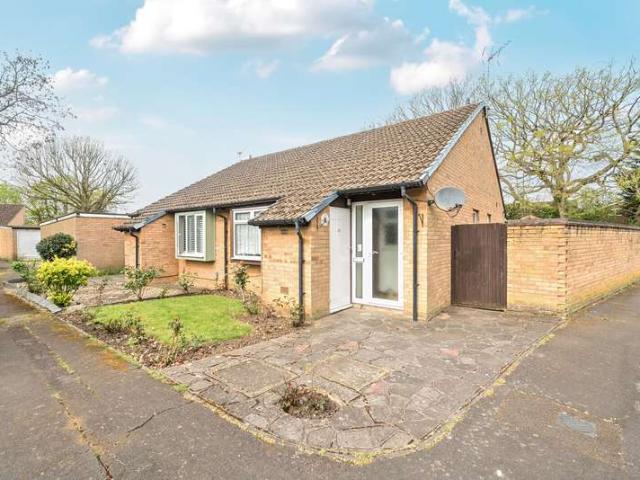 Bungalow for sale in Horsell, Woking