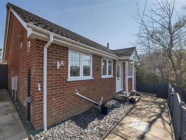 Bungalow for sale in Little Sandhurst