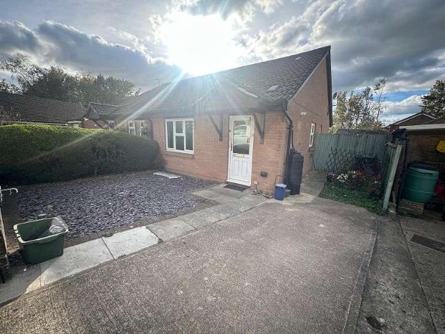 Bungalow for rent in Knollbury, Magor