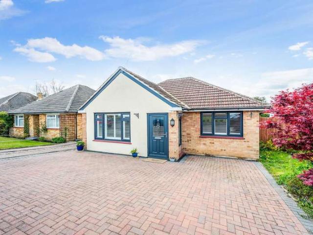 Bungalow for sale in Dormansland, Tandridge