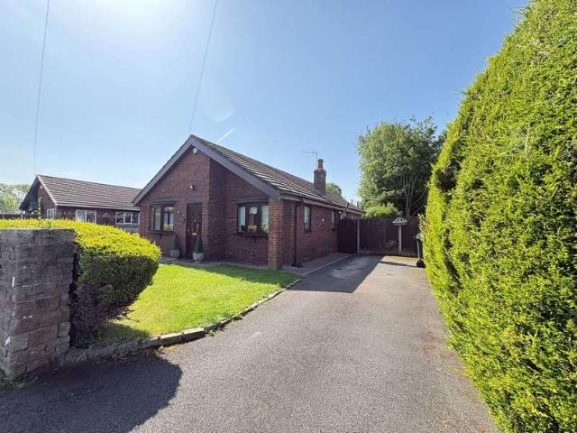 Bungalow for sale in London Borough of Ealing, Park Royal