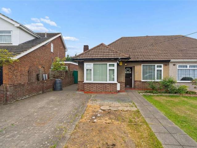 Bungalow for sale in South Hornchurch, Greater London