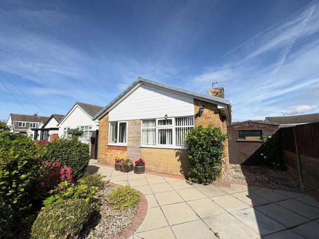 Bungalow for sale in London Borough of Ealing, Park Royal